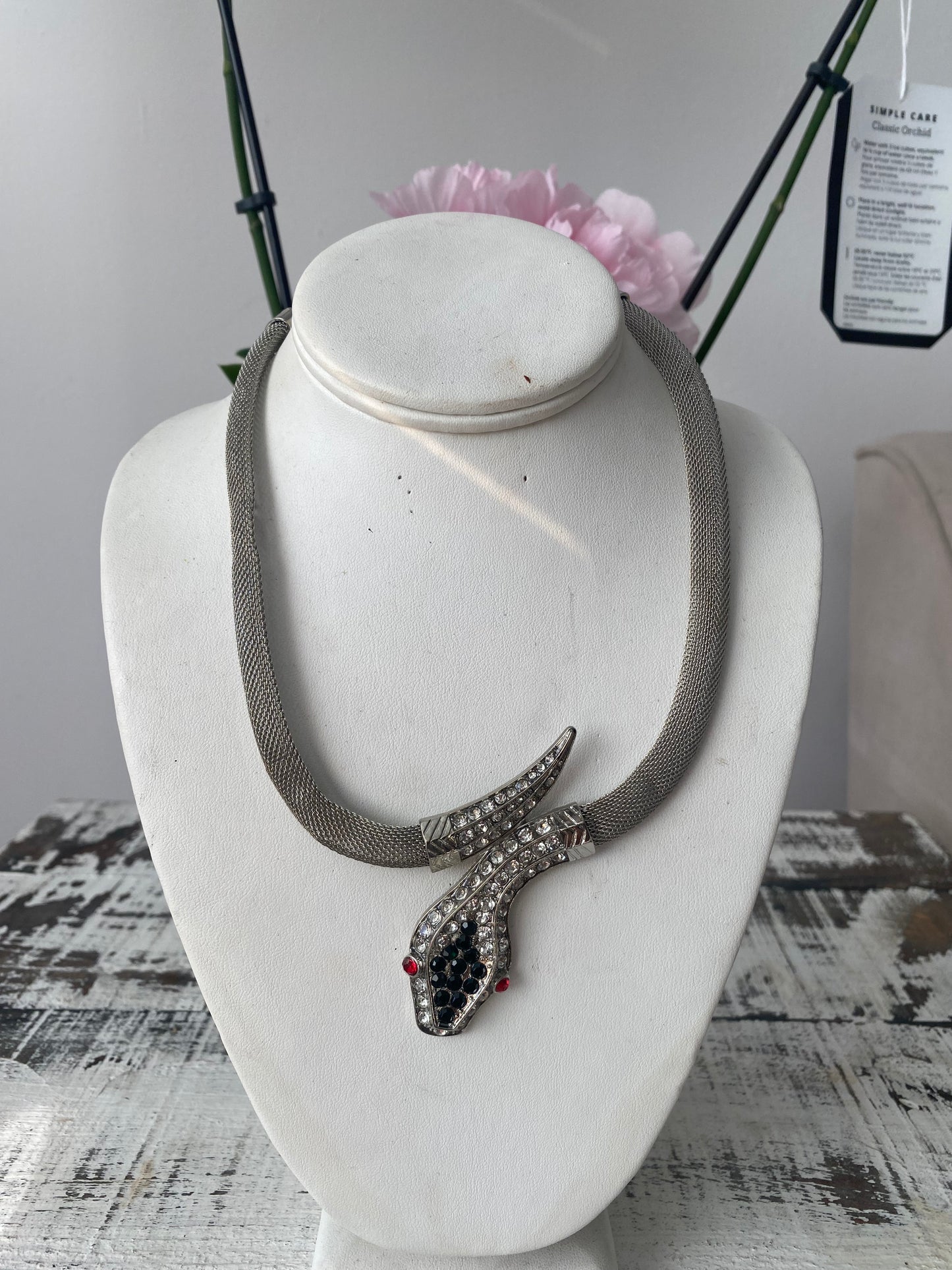 SNAKE NECKLACE