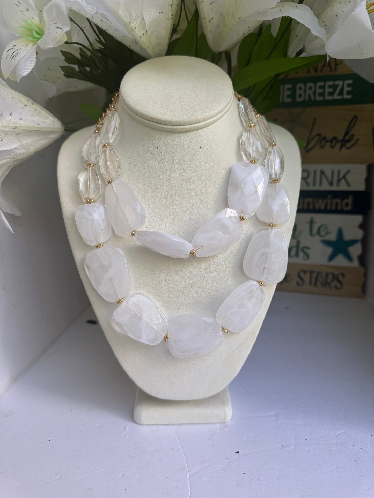 WHITE MONTY NECKLACE