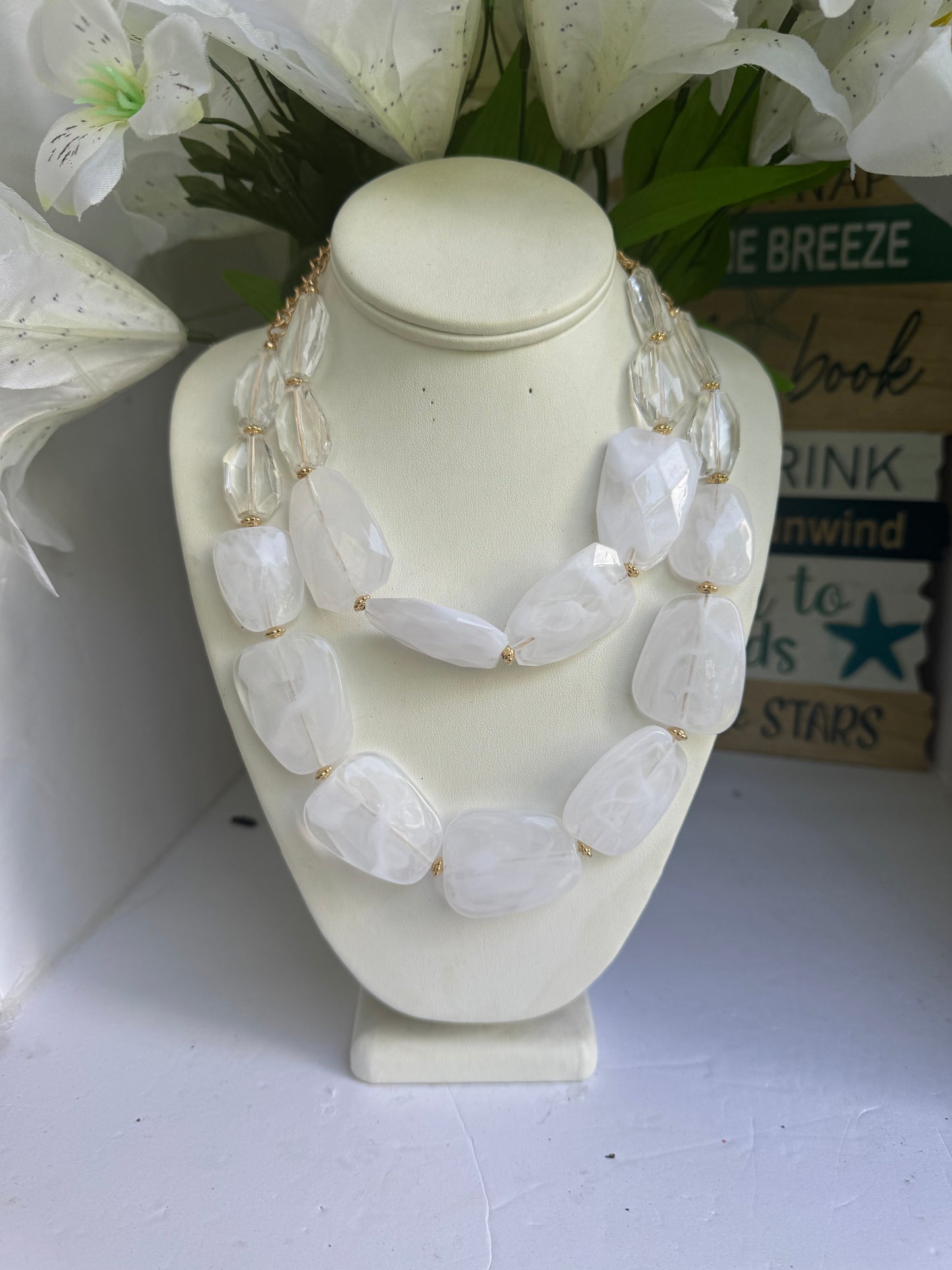 WHITE MONTY NECKLACE