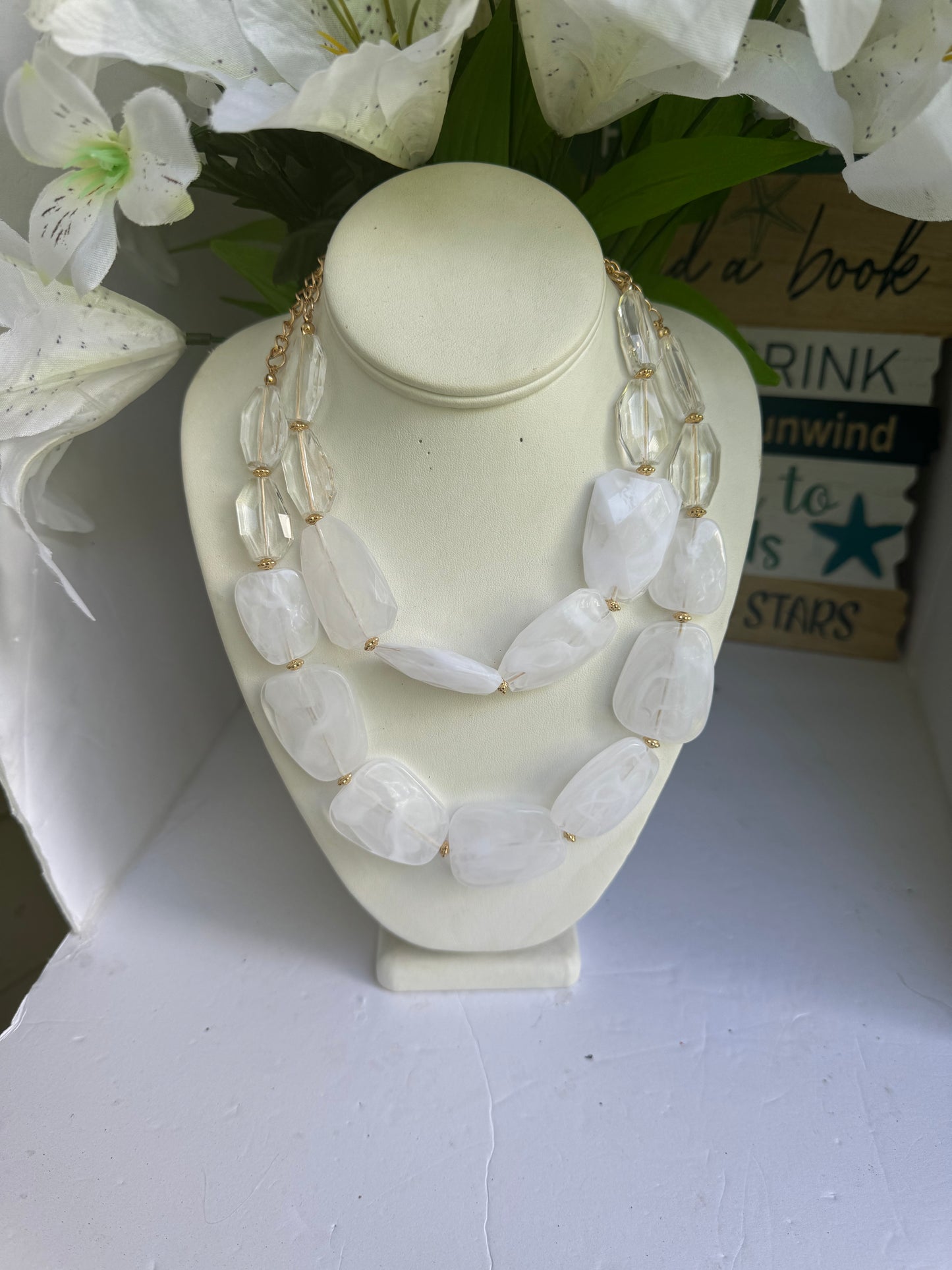 WHITE MONTY NECKLACE