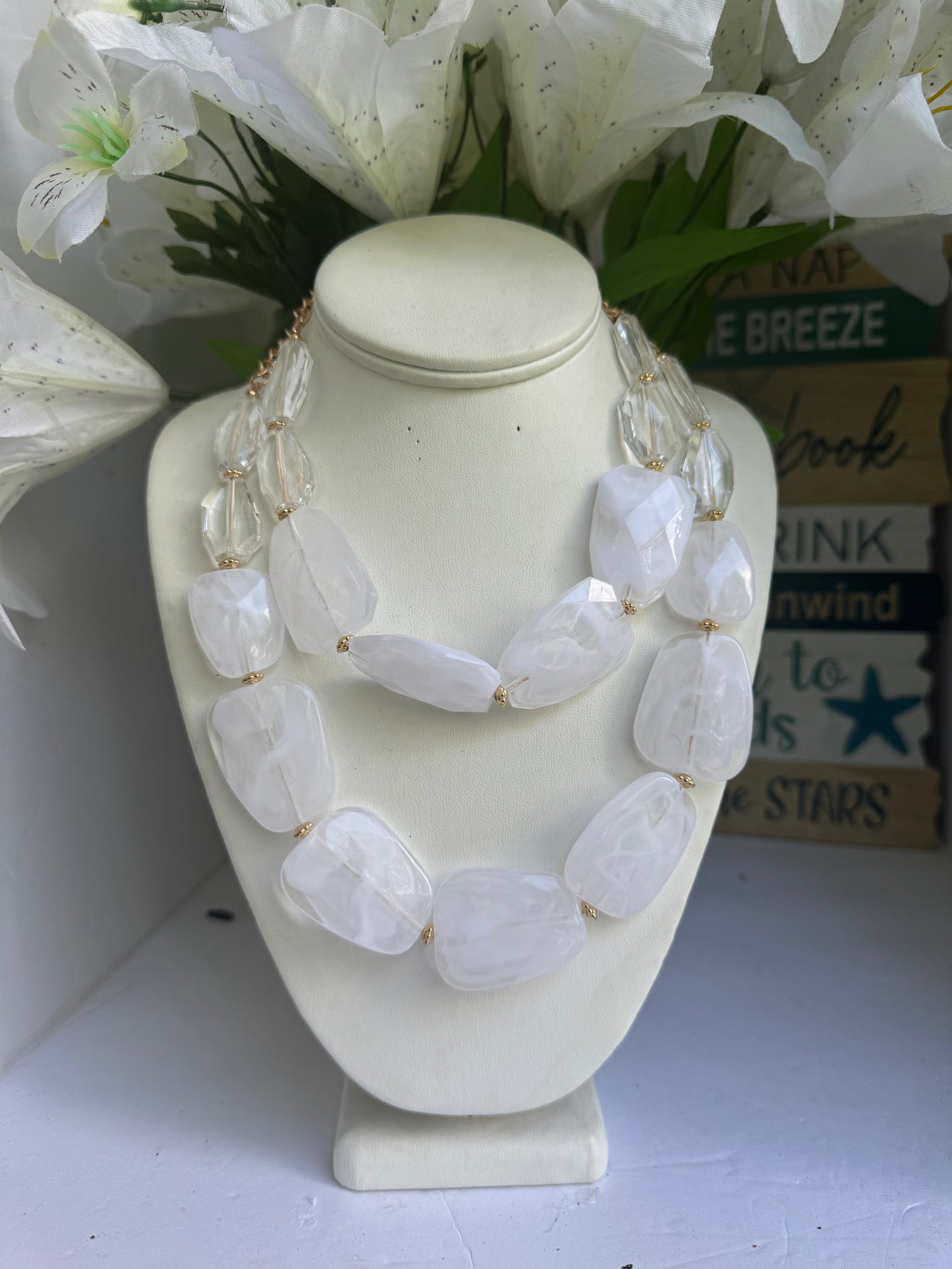 WHITE MONTY NECKLACE