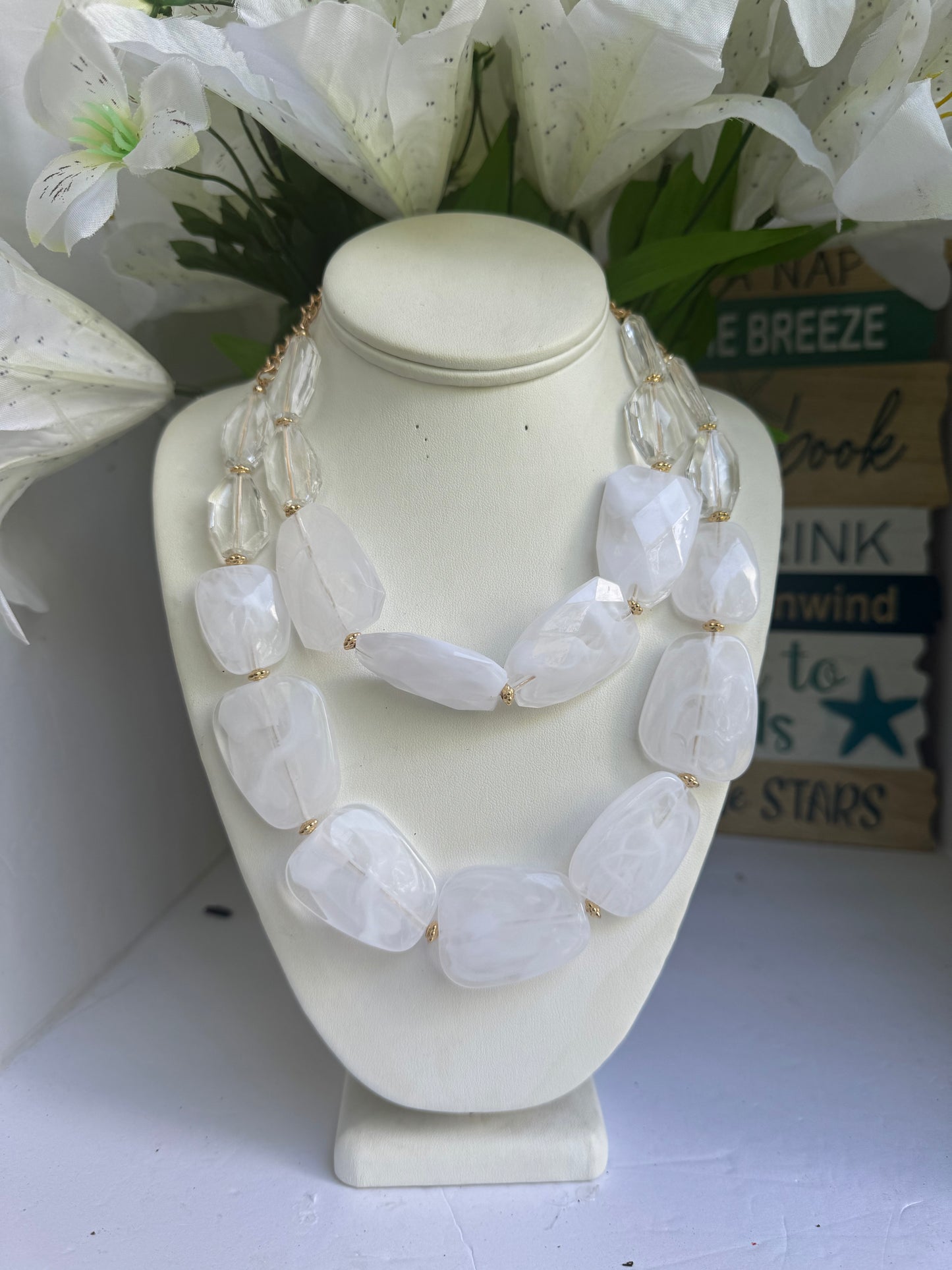 WHITE MONTY NECKLACE